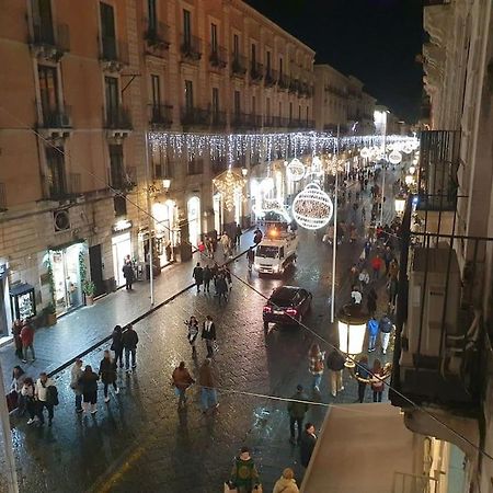 Stesicoro-Duomo Elegante Appartamento In Centro Катания Екстериор снимка